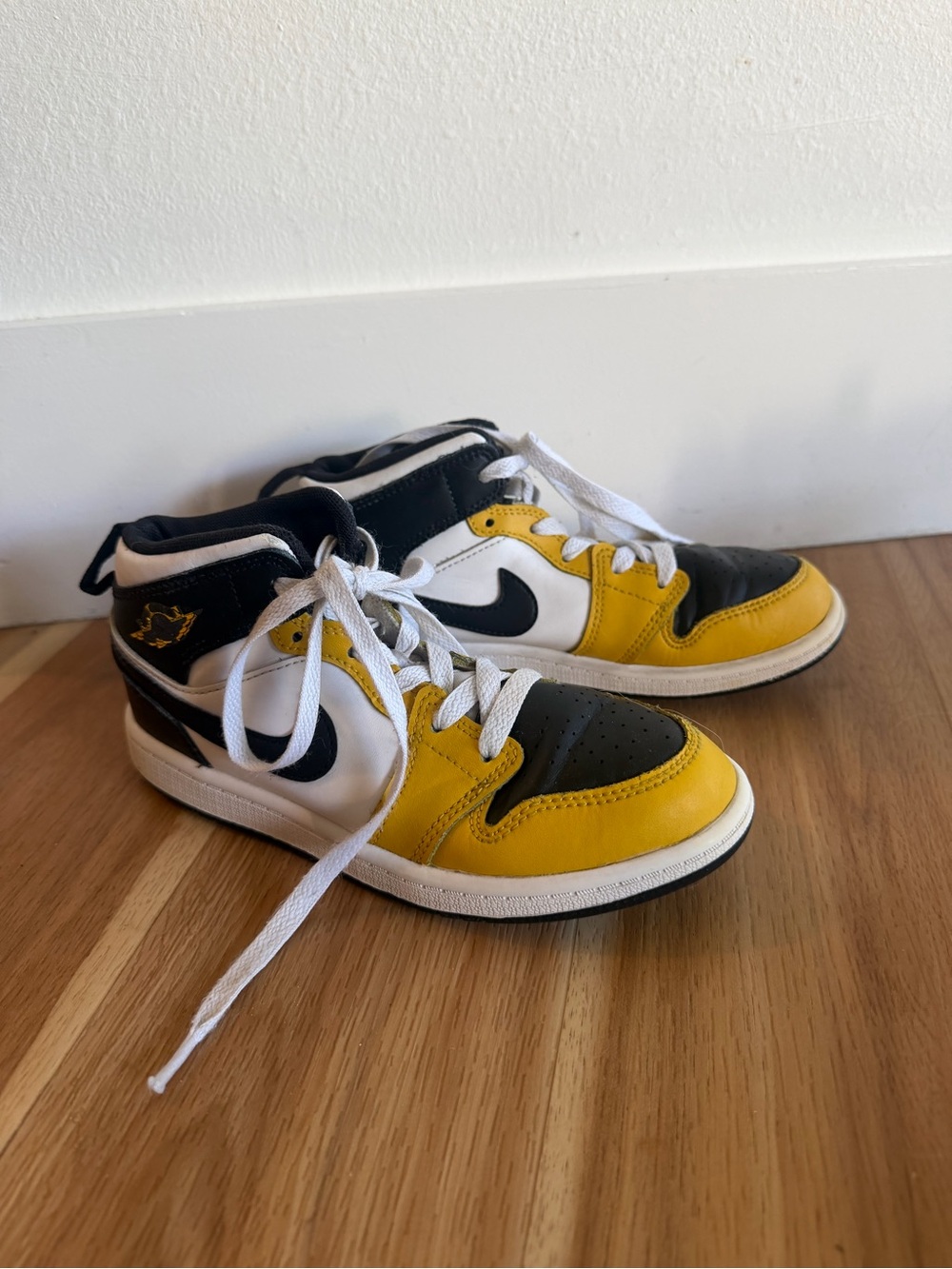 Nike Kids Jordan High-Top Sneakers in Yellow, Black & White